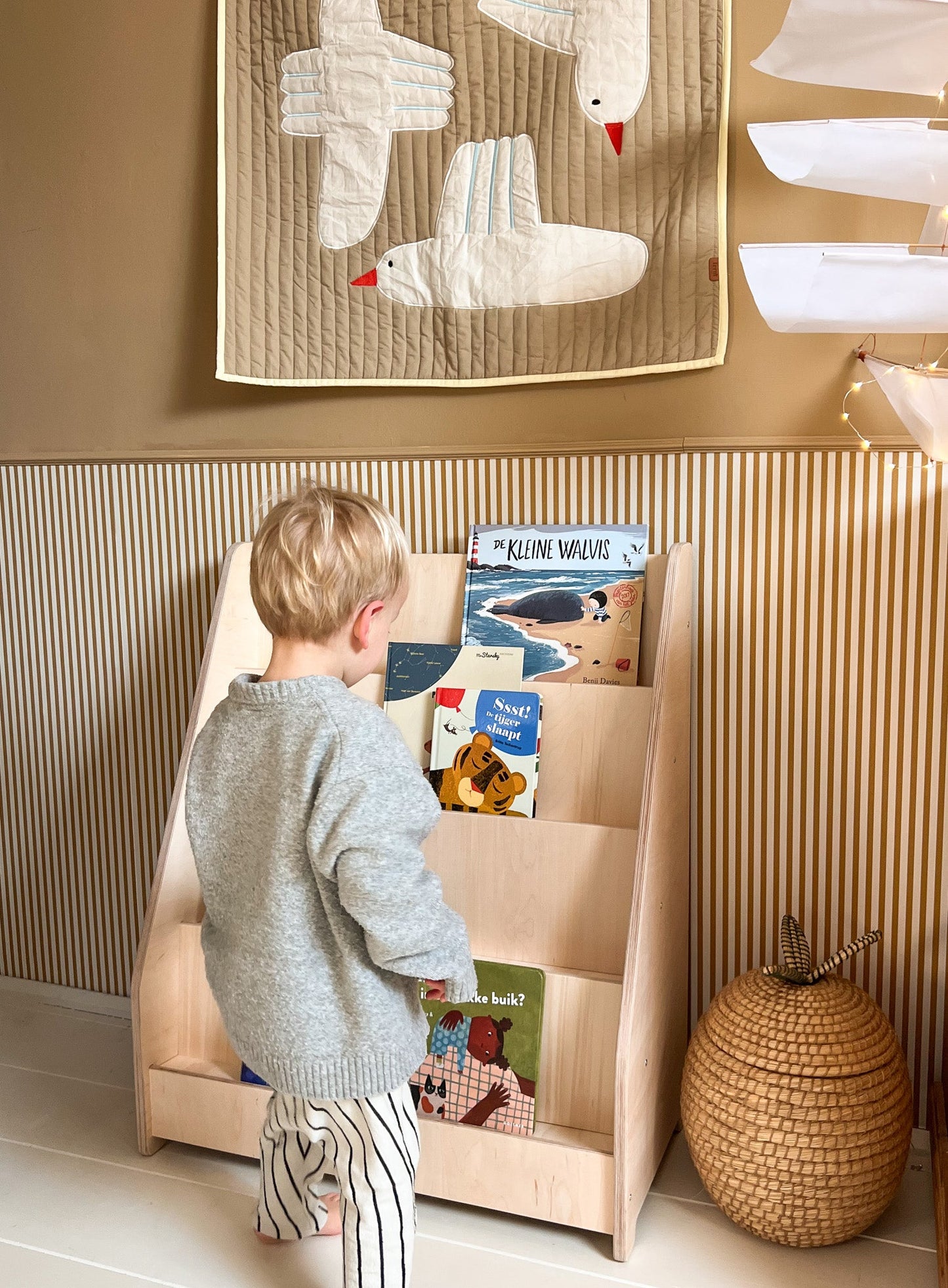 Moodie montessori bokhylle til barnerommet | 4 hyller - ubehandlet
