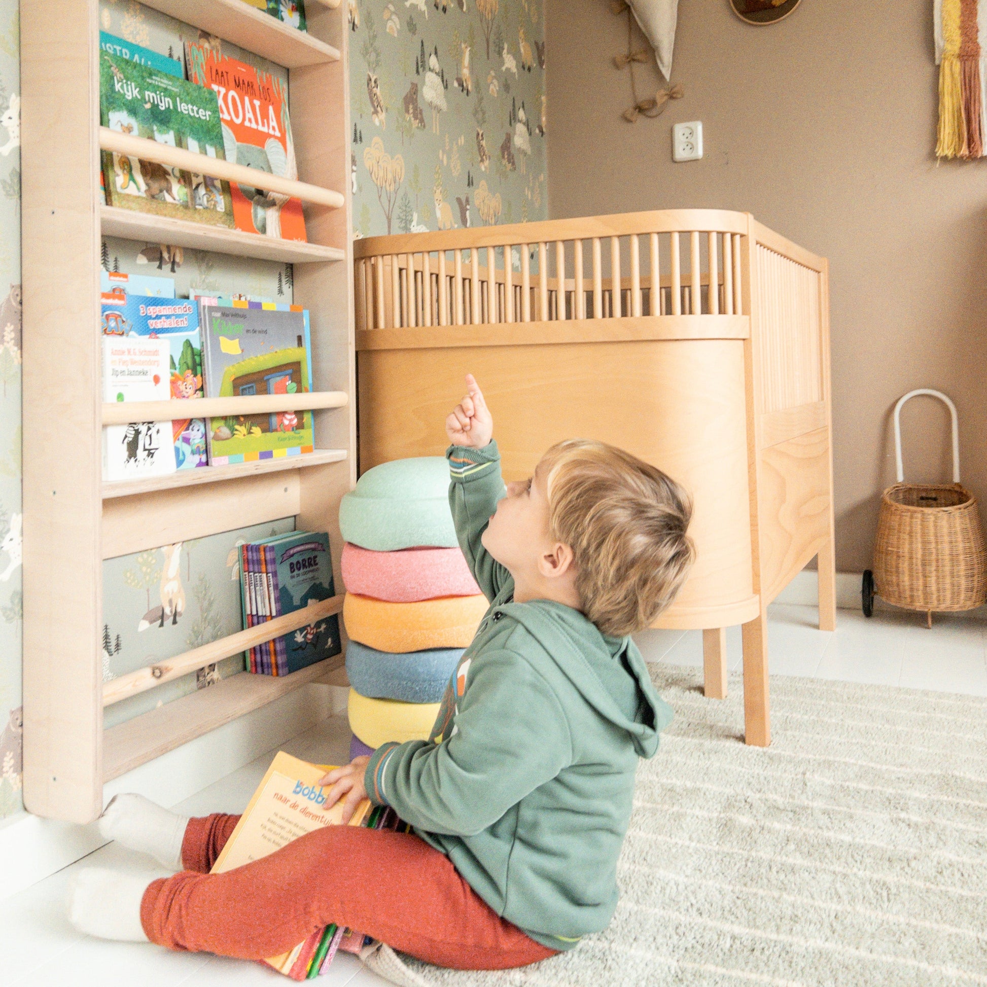 Montessori boekenrek kinderkamer | 5 planken - blank - toddie.nl