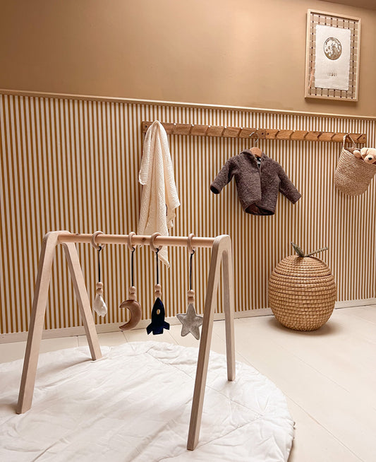 Houten babygym | Massief houten speelboog met ruimte hangers - blank - toddie.nl ®