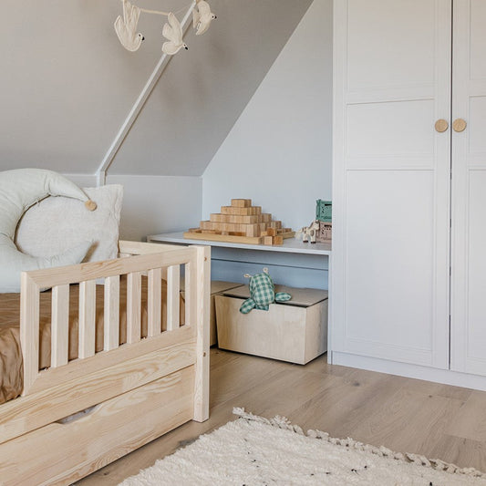 Montessori oppbevaringskasse på hjul med svingbare hjul og lokk - ubehandlet