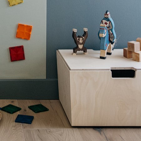 Montessori oppbevaringskasse på hjul med svingbare hjul og lokk - ubehandlet