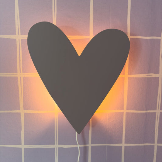 Vegglampe i tre til barnerommet | Hjerte - Lilla
