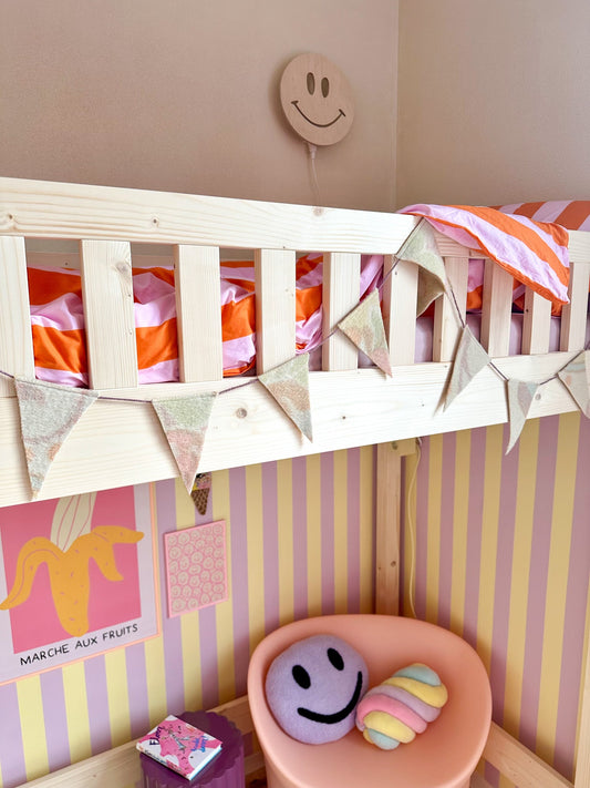 Vegglampe i tre til barnerommet | Smiley - ubehandlet