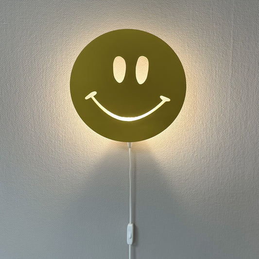 Vegglampe i tre til barnerommet | Smiley - gul
