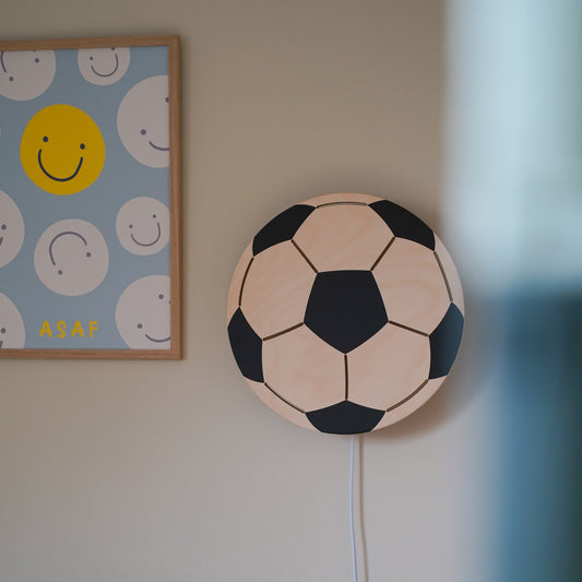 Houten wandlamp kinderkamer | Voetbal - blank/zwart - toddie.nl ®