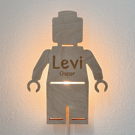 Vegglampe i tre til barnerommet | Legomann - ubehandlet